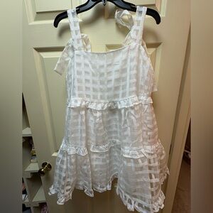 Entro Elegant White Sleeveless Dress